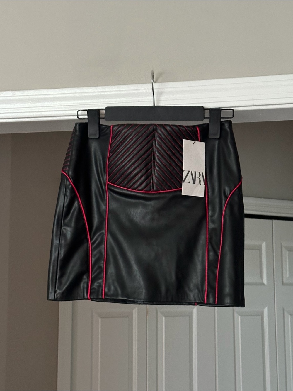 NWT ZARA Black Faux Leather Mini Skirt with Pink Piping XS